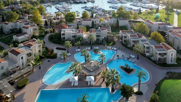 Ανανεωμένο και αστεράτο Porto Sani