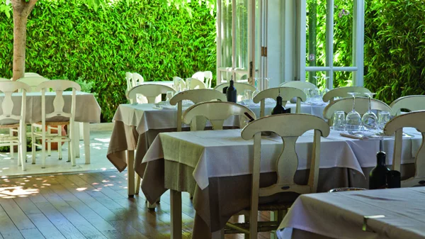 «Travolta»: Η θάλασσα μέσα του