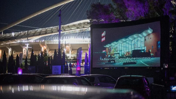 Drive-in κάτω απ’ την πανσέληνο