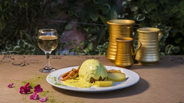 «To Αυγό του Κόκκορα»: Άνεση και παράδοση στην Πλατεία Αυδή