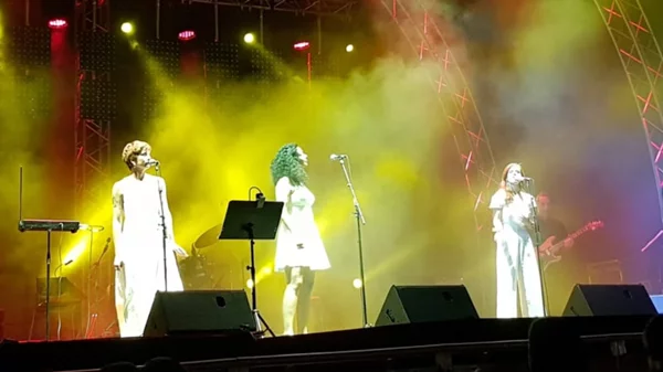 Έτσι μ' αρέσει ν' ακούω (live) τα τραγούδια του Leonard Cohen