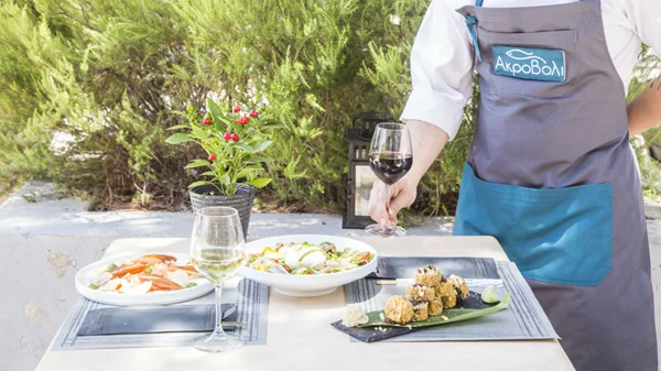 «Ακροβόλι»: Πιο καλοκαίρι δεν γίνεται!