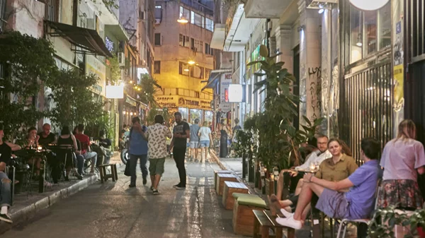 Τι παίζει στα κουλ χορευτάδικα του κέντρου;