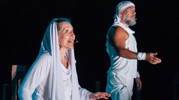 Με βάρκα την «Οδύσσεια»