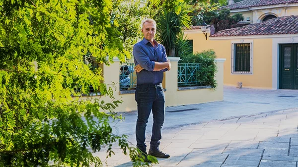 Μιλήσαμε με τον Μίνωα Μάτσα πριν τη μεγάλη συναυλία στη Ρωμαϊκή Αγορά