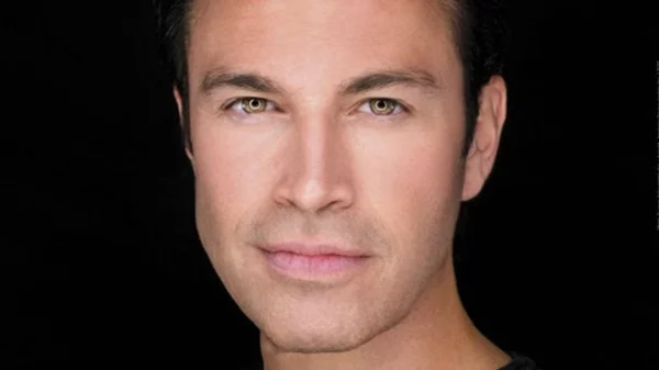 Ο Μάριος Φραγκούλης φέρνει ουρανό και θάλασσα στο Ηρώδειο