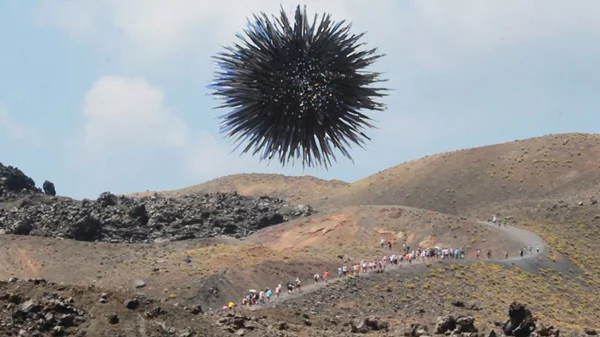 Η Χριστίνα Φοίβη μιλά για την τολμηρή και πολιτικά κοφτερή «Αμυγδαλιά»