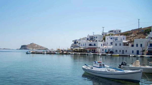 Δύο πεζοπορίες πλάι στη θάλασσα επιμένουν στην καλοκαιρινή διάθεση