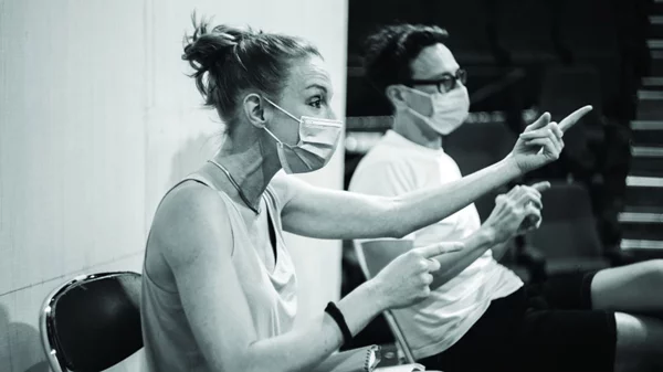 Το αβέβαιο αύριο του ελληνικού θεάτρου