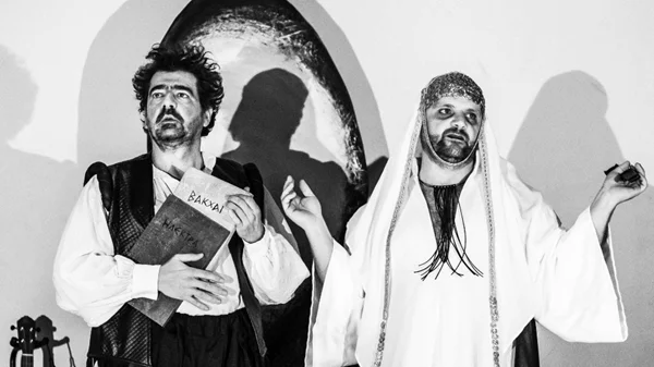 Ο απολαυστικός Μάκης Παπαδημητρίου επιστρέφει ως «Μήδεια» στο Εμπορικόν