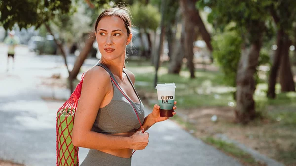 «Cheese Tea»: Το μουστάκι είναι και πάλι μόδα