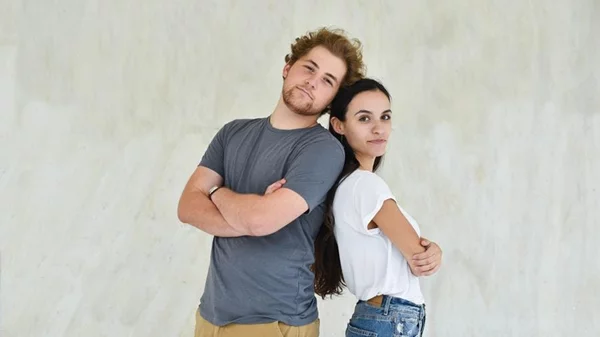 Sex Education: Η Ελεάννα κι ο Γιώργος κάνουν ένα podcast που σβήνει τα σεξουαλικά ταμπού