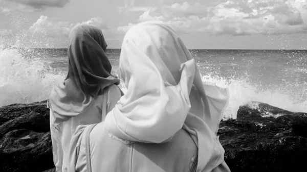 «Τα Βαλκάνια σήμερα- Το παρόν ενός πληγωμένου τοπίου»: Έκθεση φωτογραφίας στους δρόμους των Εξαρχείων