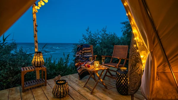 Θεσπίστηκε σήμα Glamping από το Υπουργείο Τουρισμού