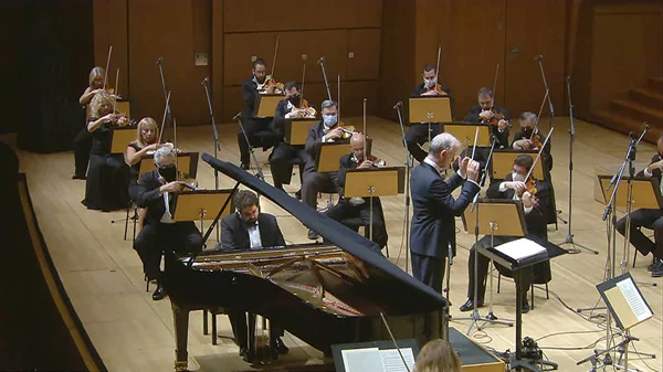 Ξεκίνημα της νέας σαιζόν με διαδικτυακή συναυλία της ΚΟΑ και …αντίο Τσιαλή