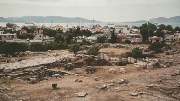 Καραμπέτη απαγγέλει, Μαρμαρινός σκηνοθετεί σε live streaming από την Ελευσίνα