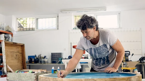 Εγκαίνια Εβδομάδας | Καλλιτέχνες κλήθηκαν να δουλέψουν (πρώτη φορά) σε κυκλικό καμβά και το αποτέλεσμα δικαιώνει την τολμηρή ιδέα (2-8/11)