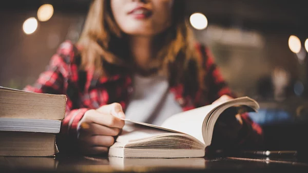 Οι νέες κυκλοφορίες στα εφηβικά βιβλία που μας τράβηξαν το ενδιαφέρον