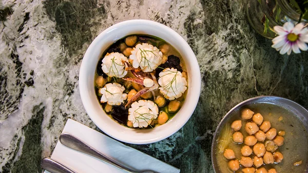 Delivery με θέμα: Ελληνική βραδιά γεμάτη νοστιμιά