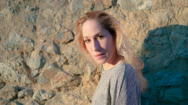 Η Κόρα Καρβούνη γίνεται η «Μήδεια»