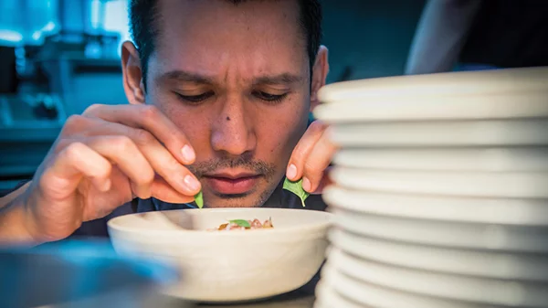 Ο Σωτήρης Κοντιζάς και η ομάδα του «Nolan» έρχονται σπίτι με το PS Luncheon