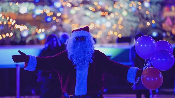 Athens Streaming | Ανάβουν τα φώτα στο «Σταύρος Νιάρχος», εξαίσια ντοκιμαντέρ και το CoMuseum στις οθόνες μας 