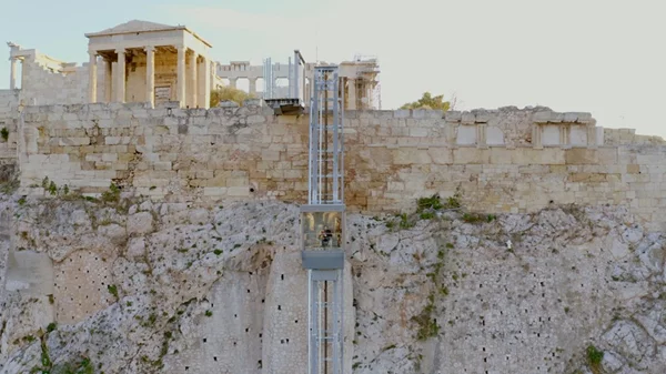 Δείτε φωτογραφίες από τις νέες υποδομές για ΑμεΑ στην Ακρόπολη