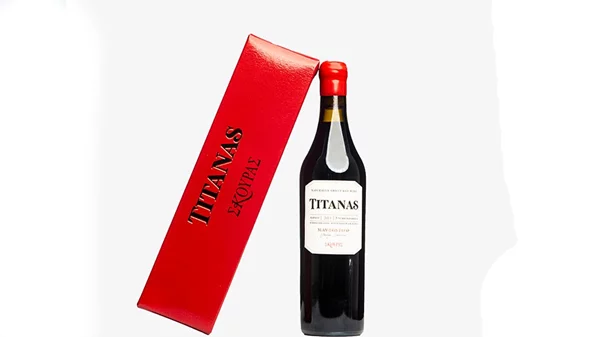 Ο ολοκαίνουργιος «Τιτάνας» από το Κτήμα Σκούρα δίνει λάμψη στις γιορτές