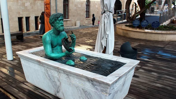 Η ζωή και το έργο μεγάλων επιστημόνων της ιστορίας στα ηχεία μας