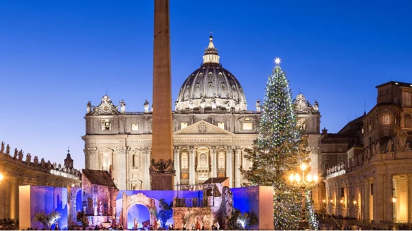 Κατανυκτικά Χριστούγεννα από τη Βηθλεέμ ως το Βατικανό