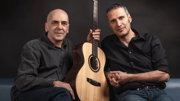 Ορφέας Περίδης και Μανόλης Ανδρουλιδάκης έρχονται «Με δυο κιθάρες»