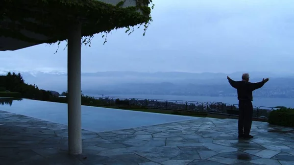 Συντονιστείτε στα δύο webinars των Ελβετών σκηνοθετών Λιονέλ Μπαγέ και Ζαν-Στεφάν Μπρον