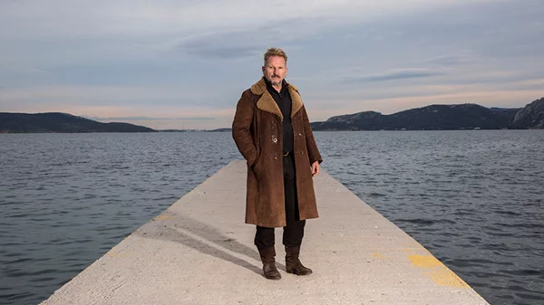 Μιχαήλ Μαρμαρινός: «Η Ελευσίνα έχει μια αδιατύπωτη δραματουργία που ήρθε η ώρα να βγει στην επιφάνεια»