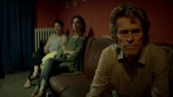 Οι Έιμπελ Φεράρα και Γουίλεμ Νταφόε πασχίζουν για ουσία στο «Τομάζο»