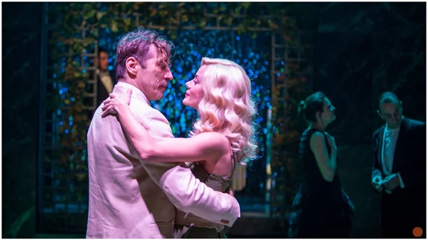 Το παράδοξο και το ποιητικό του έρωτα 