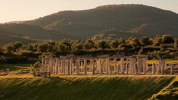 Athens Streaming | Ηλεκτρονική μουσική στην Αρχαία Μεσσήνη, κωμικοί ξανά στο σανίδι κι ένας υβριδικός «Προμηθέας Δεσμώτης»