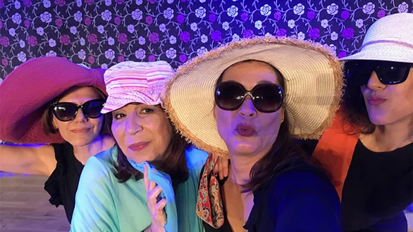 5 online παραστάσεις με επίκεντρο τη γυναίκα