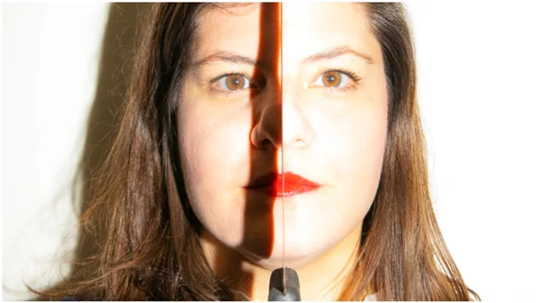 Ποιο είναι το κορίτσι που κάνει το φαγητό να χορέψει;