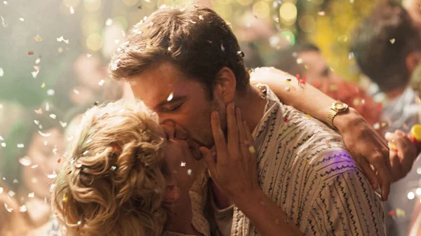 Ο Μάκης Παπαδημητρίου γράφει για το "Monday"