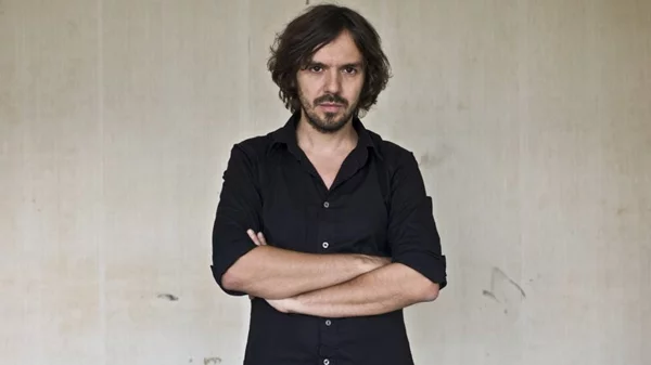 Ο Μιχάλης Κωνσταντάτος και τα ατίθασα «Μικρά Όμορφα Άλογα»