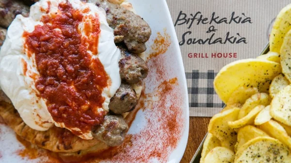 Δοκιμάσαμε το κρεατοφαγικό delivery του «Μπιφτεκάκια και Σουβλάκια»