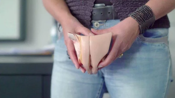 Πώς μιλάμε στα παιδιά για το σεξ; Αυτό το webinar απαντά