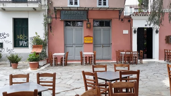 Πάμε μια βόλτα από τα λογοτεχνικά στέκια που έμειναν στην ιστορία; 