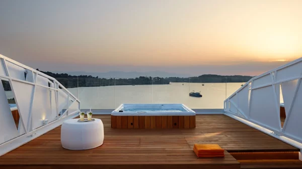 Ανανέωση με δυνατές (γαστρο)συνεργασίες στο Nikki Beach Resort & Spa Porto Heli