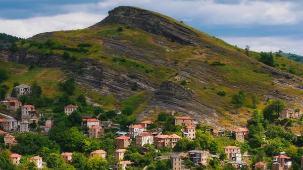 Μακρινά αλλά υπέροχα, 5 ορεινά χωριά της Μακεδονίας που αξίζει να επισκεφτείτε
