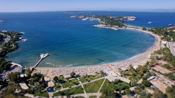 Πατητές και μακροβούτια στην Αττική: Δείτε όλες τις πλαζ που έχουν ανοίξει με τα απαραίτητα μέτρα προστασίας