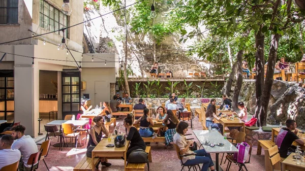 «6 d.o.g.s»: Ο σεφ Fahd Kassem πλουτίζει με το «Badaoui» τη γεύση της Αβραμιώτου