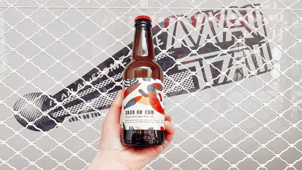 To «Baba Au Rum» έχει πλέον τη δική του μπύρα!