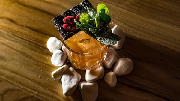 Φρεσκαρισμένη λίστα στο «Medellin» του Χαλανδρίου