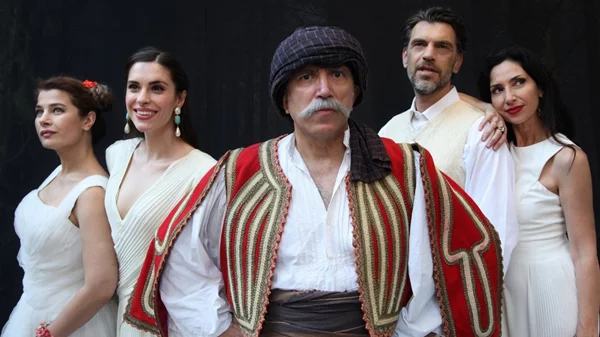 Θέατρο στην αυλή!